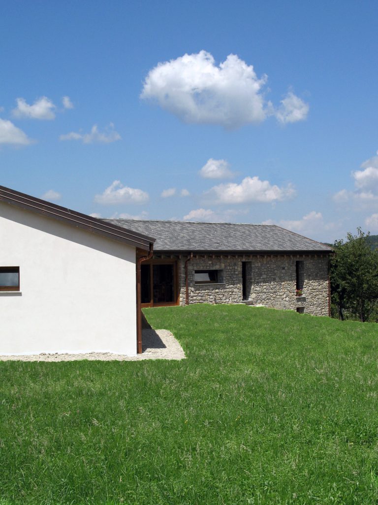 nuova casa per un imprenditore agricolo a varzi (pv) <br> 2006