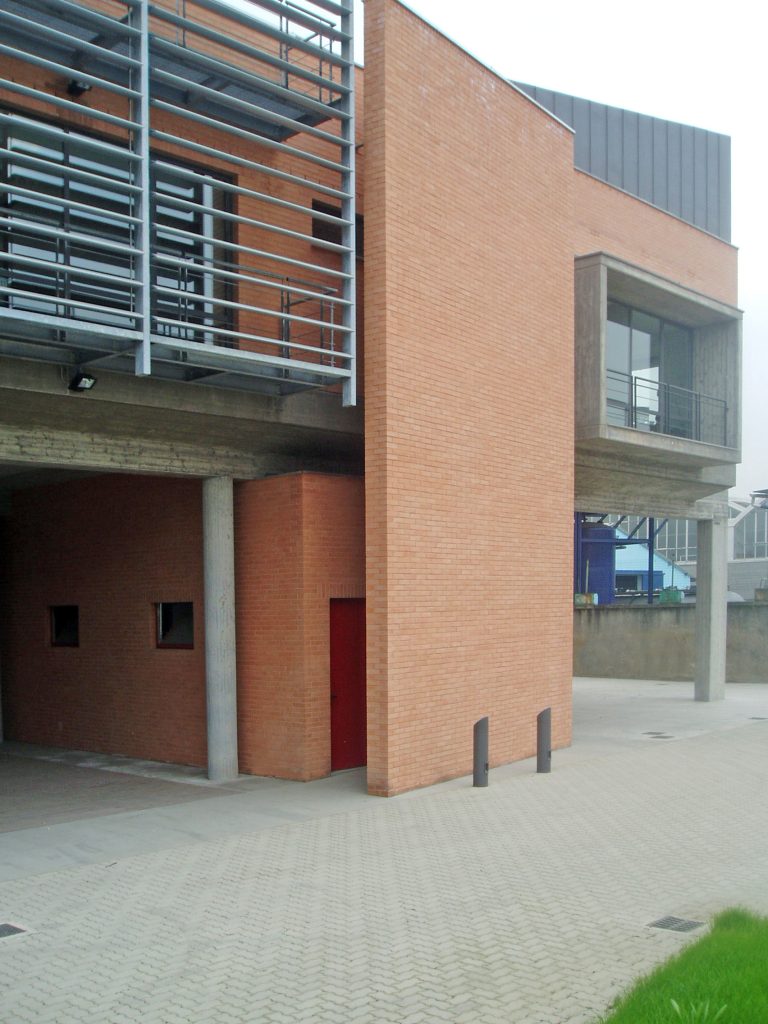 ampliamento di un magazzino per materiale vetroso e nuovo edificio per uffici – segrate – 2004